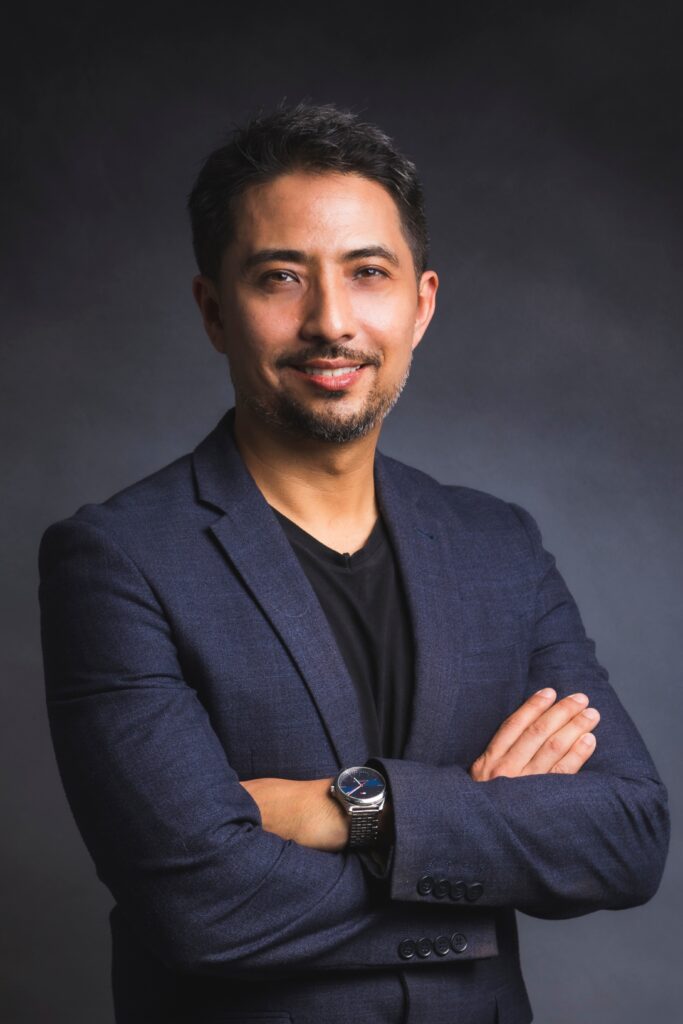 Franklin Yamasake é empresário, doutor em inovação e professor. Fundador da Traciona, uma consultoria especializada no desenvolvimento de ecossistemas de inovação e co-fundador do grupo de investidores-anjo Poli Angels.