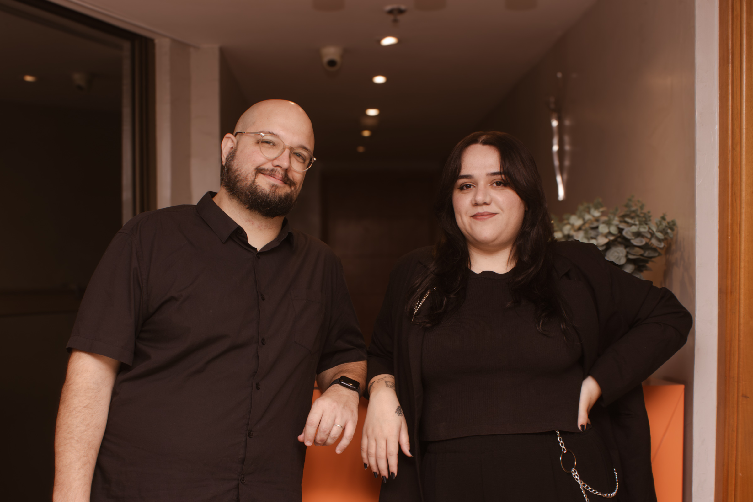 Danilo Oliveira, CTO e Thayná Rodrigues, desenvolvedora. Foto: Bárbara Brito