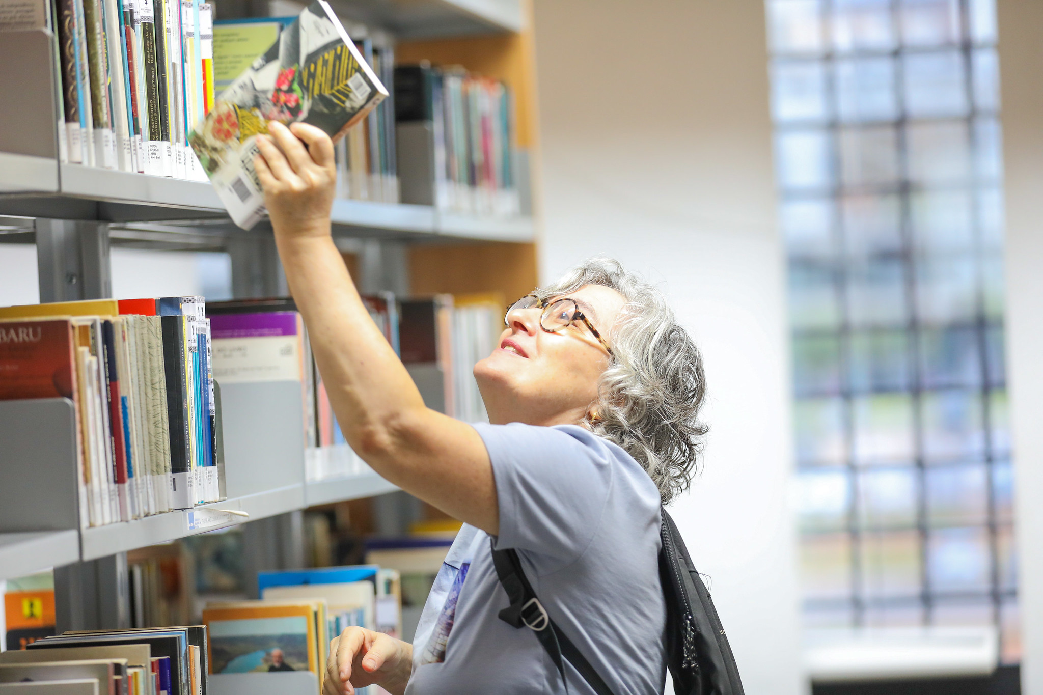 Escritores que residem na capital ou que retratam a vida e as questões do Quadradinho passam a ter preferência nos acervos dos órgãos e bibliotecas públicas. Na foto Clara Arreguy, escritora. Foto: Joel Rodrigues / Agência Brasília