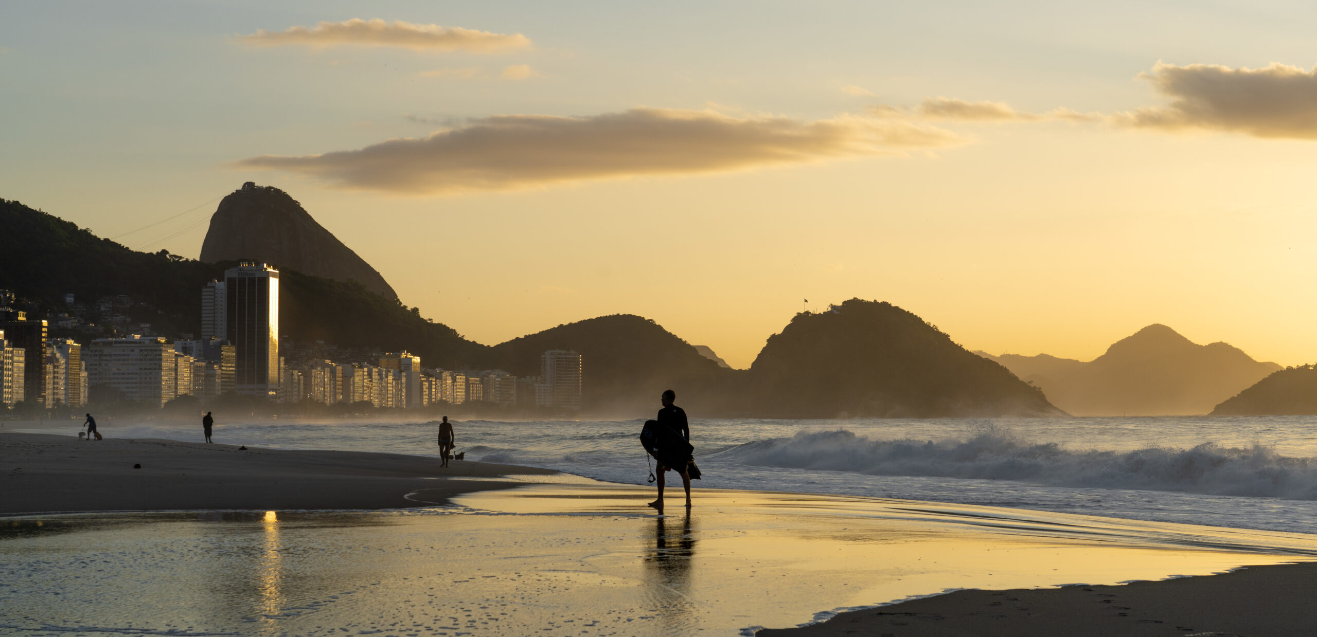 Rio de Janeiro recebe da Unesco título de Capital Mundial do Livro.