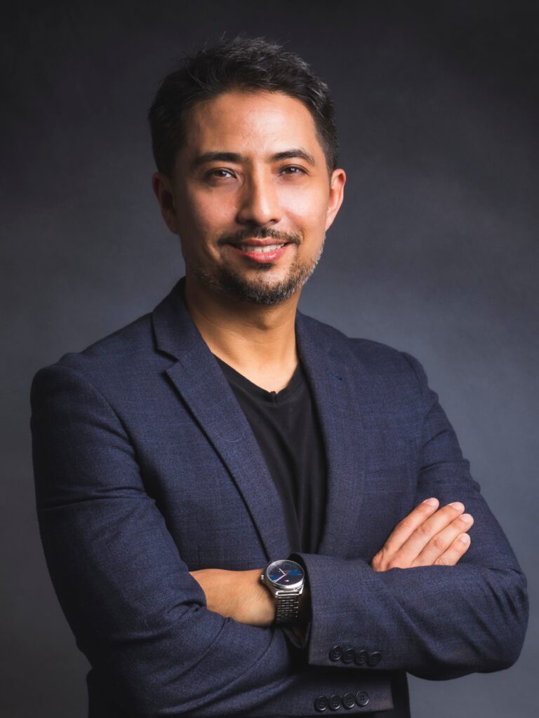 Franklin Yamasake é empresário, doutor em inovação e professor. Fundador da Traciona, uma consultoria especializada no desenvolvimento de ecossistemas de inovação e co-fundador do grupo de investidores-anjo Poli Angels.